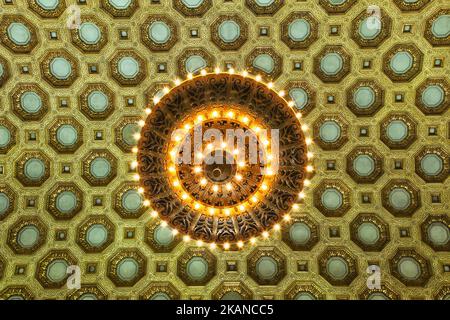 Plafond à cercueil orné dans l'édifice Commerce court du centre-ville de Toronto, Canada. L'édifice de la Cour de commerce, construit en 1929, est un complexe de quatre édifices à bureaux situés dans les rues King et Bay, dans le quartier financier de Toronto (Ontario), au Canada. Le principal locataire est la Banque canadienne Impériale de Commerce (CIBC). Les bâtiments sont un mélange de styles architecturaux Art déco, International et du début du modernisme. (Photo de Creative Touch Imaging Ltd./NurPhoto) *** Veuillez utiliser le crédit du champ de crédit *** Banque D'Images