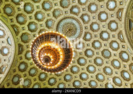 Plafond à cercueil orné dans l'édifice Commerce court du centre-ville de Toronto, Canada. L'édifice de la Cour de commerce, construit en 1929, est un complexe de quatre édifices à bureaux situés dans les rues King et Bay, dans le quartier financier de Toronto (Ontario), au Canada. Le principal locataire est la Banque canadienne Impériale de Commerce (CIBC). Les bâtiments sont un mélange de styles architecturaux Art déco, International et du début du modernisme. (Photo de Creative Touch Imaging Ltd./NurPhoto) *** Veuillez utiliser le crédit du champ de crédit *** Banque D'Images