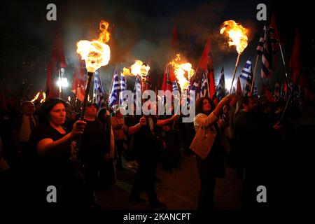 Les membres et les partisans de l'Aube dorée ont organisé un rassemblement à Athènes (Grèce) sur 29 mai 2017 pour commémorer la conquête d'Istanbul par les Turcs ottomans, le 29 mai 1453. (Photo de Giorgos Georgiou/NurPhoto) *** Veuillez utiliser le crédit du champ de crédit *** Banque D'Images