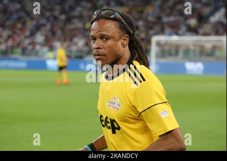 Edgar Davids (au centre) lors du vingt-sixième match de football de charité Partita del Cuore au stade Juventus le 30 mai 2017 à Turin, Italie. (Photo par Massimiliano Ferraro/NurPhoto) *** Veuillez utiliser le crédit du champ de crédit *** Banque D'Images