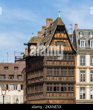 Impression idyllique montrant la Maison Kammerzell à Strasbourg, une ville de la région Alsace en France Banque D'Images