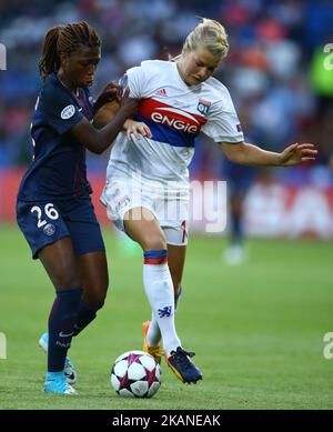 Grace Geyoro de Paris Saint-Germain et Ada Hegerberg de l'Olympique Lyonnais au stade de Cardiff à Cardiff, lors de la finale de la Ligue des champions des femmes de l'UEFA entre Lyon et Paris Saint Germain au stade de Cardiff sur 1 juin 2017 à Cardiff, pays de Galles. L'Olympique Lyonnais gagne 7-6 sur pénalités après la fin du match 0-0. (Photo de Matteo Ciambelli/NurPhoto) *** Veuillez utiliser le crédit du champ de crédit *** Banque D'Images