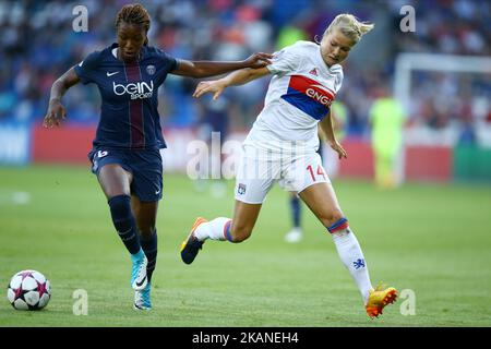 Grace Geyoro de Paris Saint-Germain et Ada Hegerberg de l'Olympique Lyonnais lors du dernier match de football de la Ligue des champions de l'UEFA entre Lyon et Paris Saint-Germain au stade de Cardiff à Cardiff, dans le sud du pays de Galles, sur 1 juin 2017. (Photo de Matteo Ciambelli/NurPhoto) *** Veuillez utiliser le crédit du champ de crédit *** Banque D'Images