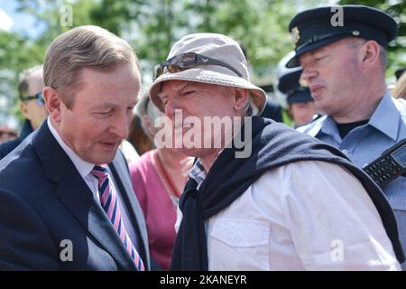 Le Taoiseach irlandais Enda Kenny au Bloom Festival, le plus grand Garden Festival d'Irlande, parle avec les gens, lors de l'un de ses derniers apparitions publiques comme Taoiseach. Le vendredi 2 juin 2017, à Dublin, Irlande. Photo par Artur Widak *** Veuillez utiliser le crédit du champ de crédit *** Banque D'Images