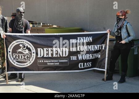 Se rallier à la diversité, à la force et à la solidarité avec les groupes opprimés du centre-ville de Toronto, Ontario, Canada, on 03 juin 2017. Les manifestants se sont réunis pour montrer que « la liberté d'expression n'est pas la liberté de haine » au cours de cette journée d'action pour soutenir la diversité, la force et la solidarité et pour contrer l'afflux récent de manifestations racistes organisées par des groupes de haine de droite à travers le Canada. (Photo de Creative Touch Imaging Ltd./NurPhoto) *** Veuillez utiliser le crédit du champ de crédit *** Banque D'Images