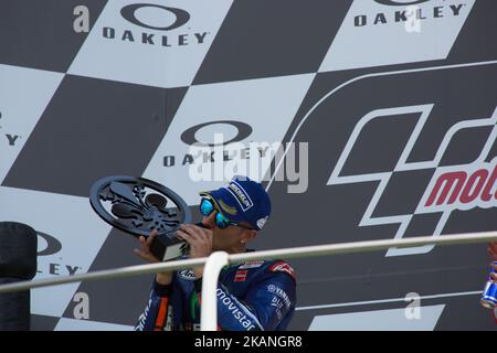 Maverick VINALES SPA Movistar Yamaha MotoGP sur le podium après avoir remporté le Grand Prix moto GP sur le circuit de Mugello sur 4 juin 2017. (Photo de Fabio Averna/NurPhoto) *** Veuillez utiliser le crédit du champ de crédit *** Banque D'Images