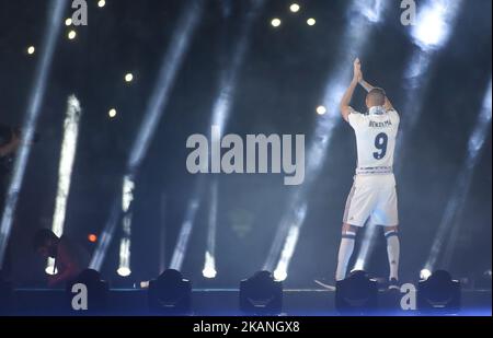 L'avant-scène du Real Madrid, Benzema, célèbre la victoire de l'équipe au stade Santiago Bernabeu de Madrid sur 4 juin 2017 après avoir remporté la finale du match de football de la Ligue des champions de l'UEFA, Juventus vs Real Madrid CF, qui s'est tenu au stade national du pays de Galles à Cardiff sur 3 juin 2017. (Photo par Raddad Jebarah/NurPhoto) *** Veuillez utiliser le crédit du champ de crédit *** Banque D'Images