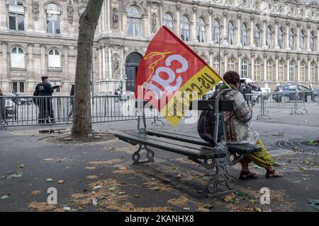 Le syndicat CGT-aris proteste contre la politique économique de Macron devant la mairie de Paris, sur 6 juin 2017. (Photo de Julien Mattia/NurPhoto) *** Veuillez utiliser le crédit du champ de crédit *** Banque D'Images