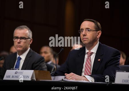 (l-r), le directeur intérimaire du FBI Andrew McCabe et le sous-procureur général Rod Rosenstein ont témoigné devant le Comité du renseignement du Sénat, devant le témoignage de l'ancien directeur du FBI James Comey demain, dans l'édifice du Sénat Hart à Capitol Hill, mercredi, 7 juin 2017. (Photo de Cheriss May/NurPhoto) *** Veuillez utiliser le crédit du champ de crédit *** Banque D'Images