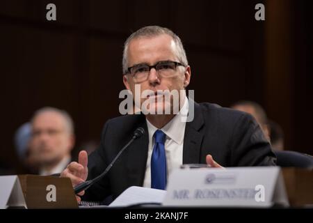 Le directeur intérimaire du FBI, Andrew McCabe, a témoigné devant le Comité sénatorial des renseignements, devant le témoignage de l’ancien directeur du FBI, James Comey, demain, dans l’édifice du Hart du Sénat à Capitol Hill, mercredi, 7 juin 2017. (Photo de Cheriss May/NurPhoto) *** Veuillez utiliser le crédit du champ de crédit *** Banque D'Images