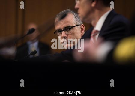 Le directeur intérimaire du FBI, Andrew McCabe, a témoigné devant le Comité sénatorial des renseignements, devant le témoignage de l’ancien directeur du FBI, James Comey, demain, dans l’édifice du Hart du Sénat à Capitol Hill, mercredi, 7 juin 2017. (Photo de Cheriss May/NurPhoto) *** Veuillez utiliser le crédit du champ de crédit *** Banque D'Images