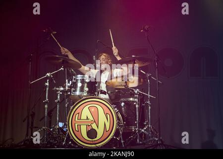 Zac Hanson du groupe de pop rock américain Hanson se produit sur scène à fabrique sur 7 juin 2017 à Milan, en Italie. (Photo de Romano Nunziato/NurPhoto) *** Veuillez utiliser le crédit du champ de crédit *** Banque D'Images