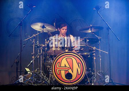 Zac Hanson du groupe de pop rock américain Hanson se produit sur scène à fabrique sur 7 juin 2017 à Milan, en Italie. (Photo de Romano Nunziato/NurPhoto) *** Veuillez utiliser le crédit du champ de crédit *** Banque D'Images