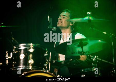 MILAN, ITALIE- 7 JUIN 2017- Zac Hanson du groupe de rock pop américain Hanson photographié sur scène comme ils se produit à fabrique à Milan, Italie (photo de Roberto Finizio/NurPhoto) *** Veuillez utiliser le crédit du champ de crédit *** Banque D'Images