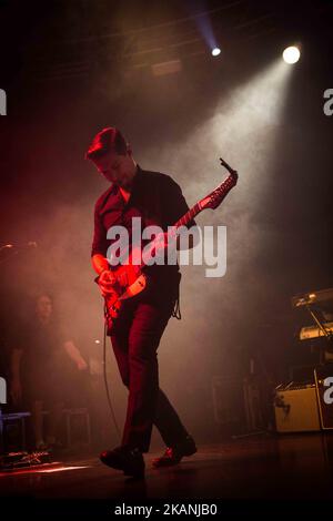 MILAN, ITALIE- 7 JUIN 2017- Isaac Hanson du groupe pop rock américain Hanson photographié sur scène comme ils se produit à fabrique à Milan, Italie (photo de Roberto Finizio/NurPhoto) *** Veuillez utiliser le crédit du champ de crédit *** Banque D'Images