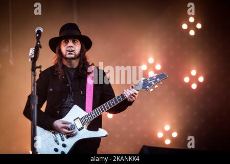 Daron Malakian du groupe de rock américain System of A Down photographié sur scène comme ils se produire au Pinkpop Festival 2017 à Landgraaf (pays-Bas) (photo de Roberto Finizio/NurPhoto) *** Veuillez utiliser le crédit du champ de crédit *** Banque D'Images