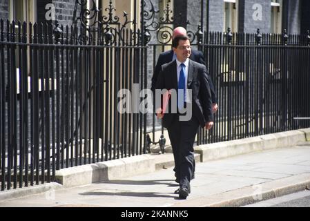 Le secrétaire d'État à l'Irlande du Nord, James Brokenshire, quitte Downing Street sur 13 juin 2017, à Londres, au Royaume-Uni. Le Premier ministre a remanié son cabinet après les élections générales anticipées, qui n'ont pas réussi à obtenir clairement la majorité. Theresa May doit rencontrer plus tard aujourd'hui le dirigeant du Parti unioniste démocratique d'Irlande du Nord, Arlene Foster, dans l'espoir de parvenir à un accord pour former un gouvernement minoritaire. (Photo d'Alberto Pezzali/NurPhoto) *** Veuillez utiliser le crédit du champ de crédit *** Banque D'Images