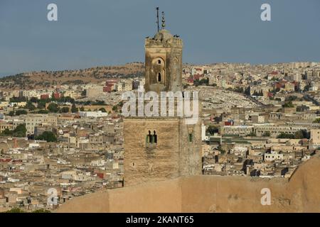 Vue générale de Fès et d'une partie de Fès Medina depuis Borj Nord. Une scène d'une vie quotidienne à Fès pendant le Ramadan 2017. Lundi, 19 juin 2017, à Fès, au Maroc. (Photo par Artur Widak/NurPhoto) *** Veuillez utiliser le crédit du champ de crédit *** Banque D'Images