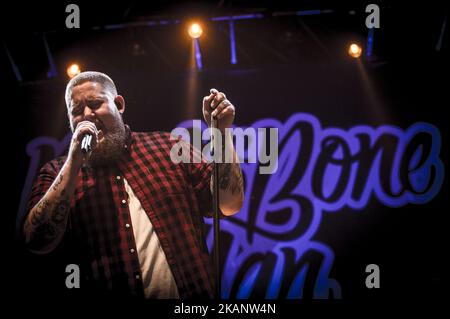 Le chanteur et compositeur anglais Rag'n'Bone Man se produit en direct à l'EX-DOGANA on 20 juin 2017 à Rome, en Italie. (Photo de Giuseppe Maffia/NurPhoto) *** Veuillez utiliser le crédit du champ de crédit *** Banque D'Images