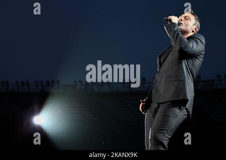 Le chanteur italien Tiziano Ferro s'est produit en direct au stade olympique, avec son « il mestiere della vita tour », à Turin, en Italie, sur 22 juin 2017. Un concert / spectacle plein d'énergie, de lumières, de chaleur, où tout a le goût colossal! (Photo par Elena Aquila/NurPhoto) *** Veuillez utiliser le crédit du champ de crédit *** Banque D'Images