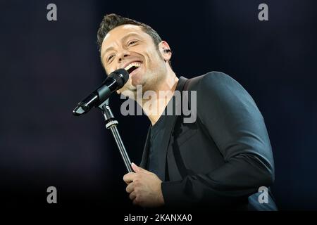 Le chanteur italien Tiziano Ferro s'est produit en direct au stade olympique, avec son « il mestiere della vita tour », à Turin, en Italie, sur 22 juin 2017. Un concert / spectacle plein d'énergie, de lumières, de chaleur, où tout a le goût colossal! (Photo par Elena Aquila/NurPhoto) *** Veuillez utiliser le crédit du champ de crédit *** Banque D'Images