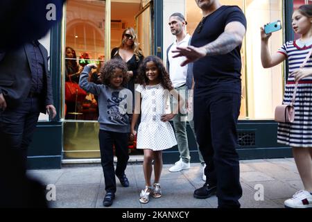 Mariah Carey avec ses enfants vont au magasin Christian Louboutin