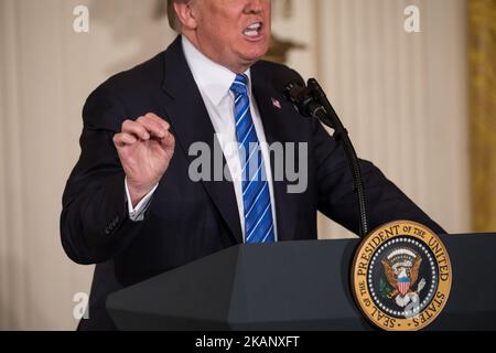 Le président Donald Trump prend la parole, avant de signer la Loi de 2017 sur la responsabilité et la protection des dénonciateurs du ministère des Affaires des anciens combattants, dans la salle est de la Maison Blanche, vendredi, 23 juin 2017. (Photo de Cheriss May) (photo de Cheriss May/NurPhoto) *** Veuillez utiliser le crédit du champ de crédit *** Banque D'Images