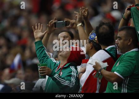 Les supporters de l'équipe nationale mexicaine célèbrent le match Russie 2017 de la coupe des Confédérations du groupe A - FIFA, entre la Russie et le Mexique, à l'arène de Kazan sur 24 juin 2017, à Kazan, en Russie. (Photo de Mike Kireev/NurPhoto) *** Veuillez utiliser le crédit du champ de crédit *** Banque D'Images