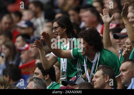 Les supporters de l'équipe nationale du Mexique lors du match Russie 2017 de la coupe des Confédérations de la FIFA, groupe A, entre la Russie et le Mexique, à l'arène de Kazan sur 24 juin 2017, à Kazan, en Russie. (Photo de Mike Kireev/NurPhoto) *** Veuillez utiliser le crédit du champ de crédit *** Banque D'Images