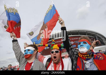 Les supporters de l'équipe nationale russe avant le match Russie 2017 du Groupe A - coupe des Confédérations de la FIFA entre la Russie et le Mexique à l'arène de Kazan sur 24 juin 2017 à Kazan, en Russie. (Photo de Mike Kireev/NurPhoto) *** Veuillez utiliser le crédit du champ de crédit *** Banque D'Images