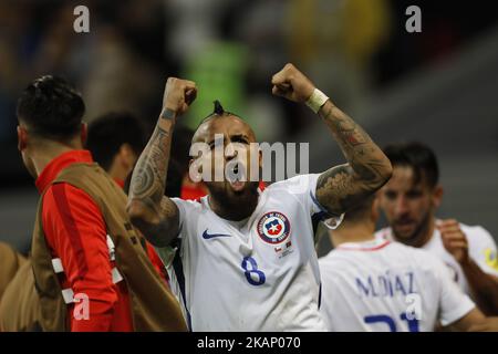 L'équipe nationale d'Arturo Vidal du Chili célèbre la victoire lors de la coupe des Confédérations de la FIFA Russie 2017 demi-finale entre le Portugal et le Chili à l'arène Kazan à 28 juin 2017, à Kazan, en Russie. (Photo de Mike Kireev/NurPhoto) *** Veuillez utiliser le crédit du champ de crédit *** Banque D'Images