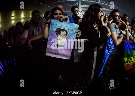 La foule du groupe de rock anglais le 1975 photographié à fabrique à Milan, en Italie, sur 29 juin 2017. Le 1975 a annoncé la tournée européenne 2017 pour soutenir l'album qui a remporté le # 1 des cartes officielles du Royaume-Uni et des États-Unis. (Photo de Roberto Finizio/NurPhoto) *** Veuillez utiliser le crédit du champ de crédit *** Banque D'Images