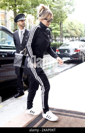 La chanteuse Rita ora a vu se promener à Paris, France, 30 juin 2017. (Photo de Mehdi Taamallah/NurPhoto) *** Veuillez utiliser le crédit du champ de crédit *** Banque D'Images