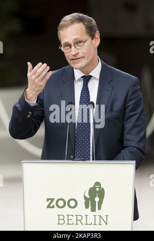 Le maire de Berlin, Michael Mueller, s'exprime lors de la cérémonie officielle d'accueil du couple de panda Meng Meng et Jiao Qing au zoo Zoologischer Garten de Berlin. (Photo par Emmanuele Contini/NurPhoto) *** Veuillez utiliser le crédit du champ de crédit *** Banque D'Images