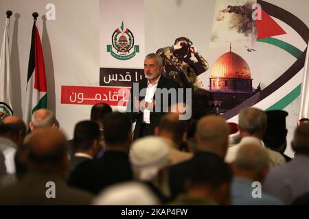 Le chef du Hamas, Ismail Haniya, prononce un discours à Gaza sur 5 juillet 2017. Haniya a déclaré que des réunions entre son mouvement et les autorités égyptiennes facilitées le siège imposé à la bande de Gaza pendant plus d'une décennie. (Photo de Majdi Fathi/NurPhoto) *** Veuillez utiliser le crédit du champ de crédit *** Banque D'Images