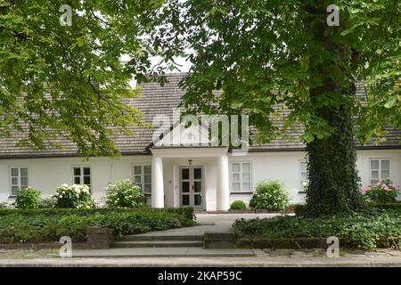 Une vue sur le lieu de naissance de Fryderyk Chopin, entouré d'un parc, un musée consacré au compositeur, situé dans un petit village de Zelazowa Wola, 46km à l'ouest de Varsovie. Vendredi, 7 juillet 2017, à Varsovie, Pologne. (Photo par Artur Widak/NurPhoto) *** Veuillez utiliser le crédit du champ de crédit *** Banque D'Images