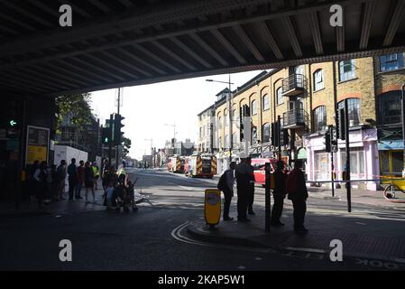 Les séquelles de l'incendie de Camden Market sont visibles à Londres, au Royaume-Uni, sur 10 juillet 2017. Un incendie a enflammé la boutique « Camden Guitars » du célèbre marché de Camden à Londres. Aucune victime ni blessure n'est signalée. Il est entendu qu'environ 30% des premier, deuxième et troisième étages, et un tiers du toit du bâtiment, ont été endommagés par l'incendie. (Photo d'Alberto Pezzali/NurPhoto) *** Veuillez utiliser le crédit du champ de crédit *** Banque D'Images