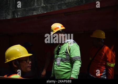 Des mineurs de la région de CARAGA à Mindanao ont installé leurs tentes devant le siège du ministère du travail et de l'emploi (DOLE) à Intramuros, à Manille, le 10 juillet 2017. Sous la direction du groupe militant des travailleurs Kilusang Mayo Uno (KMU), les mineurs tiendront une manifestation de camp, deux semaines avant le discours sur l’état de la nation (SONA) du président pour appeler à la levée de la loi martiale et à l’échec des promesses du président Duterte. (Photo de George Calvelo/NurPhoto) *** Veuillez utiliser le crédit du champ de crédit *** Banque D'Images