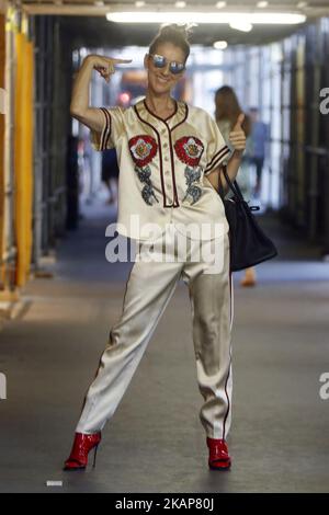 Céline Dion visite un magasin à Paris, en France, sur 17 juillet 2017. (Photo de Mehdi Taamallah/NurPhoto) *** Veuillez utiliser le crédit du champ de crédit *** Banque D'Images