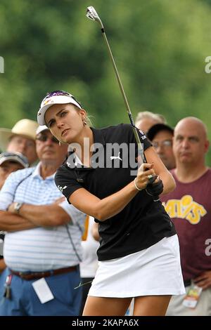 Lexi Thompson, de Coral Springs, Floride, suit son tir du brut au vert de 18th lors de la deuxième partie du tournoi de golf classique du Marathon LPGA au club de golf Highland Meadows à Sylvania, Ohio, États-Unis, vendredi, 21 juillet 2017. (Photo par Amy Lemus/NurPhoto) *** Veuillez utiliser le crédit du champ de crédit *** Banque D'Images