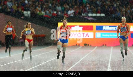 L-R Marlou van Rhijn et Fleur Jongof Nederland vainqueur de la finale féminine 200m T44 lors des Championnats du monde d'athlétisme Para au Stade de Londres à Londres sur 23 juillet 2017 (photo de Kieran Galvin/NurPhoto) *** Veuillez utiliser le crédit du champ de crédit *** Banque D'Images