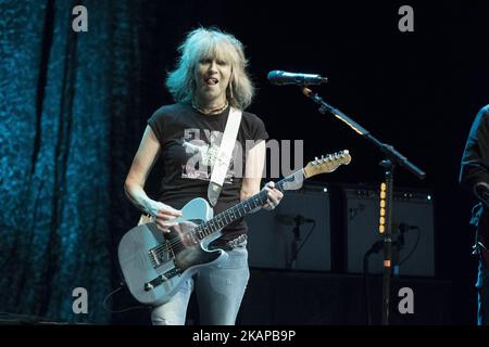 Chrissie Hynde, leader des prétendants, se produit lors d'un concert pour le Festival de musique universelle au Théâtre royal de Madrid, Espagne, 24 juillet 2017. (Photo par Oscar Gonzalez/NurPhoto) *** Veuillez utiliser le crédit du champ de crédit *** Banque D'Images