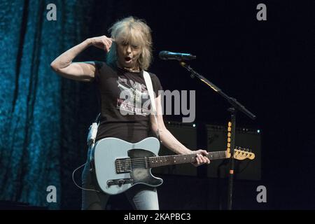 Chrissie Hynde, leader des prétendants, se produit lors d'un concert pour le Festival de musique universelle au Théâtre royal de Madrid, Espagne, 24 juillet 2017. (Photo par Oscar Gonzalez/NurPhoto) *** Veuillez utiliser le crédit du champ de crédit *** Banque D'Images