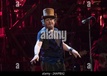 La chanteuse italienne Zucchero se produit lors d'un concert du Festival de musique universelle au Théâtre royal de Madrid, Espagne sur 25 juillet 2017. (Photo par Oscar Gonzalez/NurPhoto) *** Veuillez utiliser le crédit du champ de crédit *** Banque D'Images