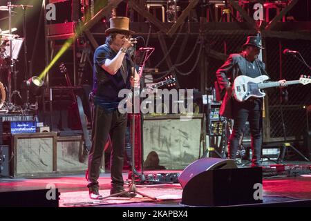 La chanteuse italienne Zucchero se produit lors d'un concert du Festival de musique universelle au Théâtre royal de Madrid, Espagne sur 25 juillet 2017. (Photo par Oscar Gonzalez/NurPhoto) *** Veuillez utiliser le crédit du champ de crédit *** Banque D'Images