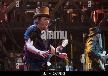 La chanteuse italienne Zucchero se produit lors d'un concert du Festival de musique universelle au Théâtre royal de Madrid, Espagne sur 25 juillet 2017. (Photo par Oscar Gonzalez/NurPhoto) *** Veuillez utiliser le crédit du champ de crédit *** Banque D'Images