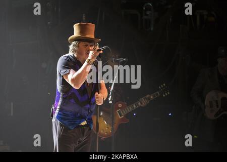 La chanteuse italienne Zucchero se produit lors d'un concert du Festival de musique universelle au Théâtre royal de Madrid, Espagne sur 25 juillet 2017. (Photo par Oscar Gonzalez/NurPhoto) *** Veuillez utiliser le crédit du champ de crédit *** Banque D'Images