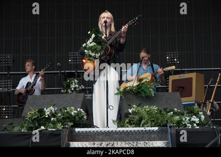 Laura Marling, chanteuse et compositrice anglaise, se produit sur scène au Citadel Festival de Londres, au Royaume-Uni, sur 16 juillet 2017. (Photo d'Alberto Pezzali/NurPhoto) *** Veuillez utiliser le crédit du champ de crédit *** Banque D'Images