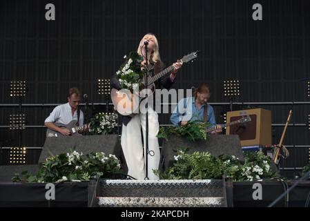 Laura Marling, chanteuse et compositrice anglaise, se produit sur scène au Citadel Festival de Londres, au Royaume-Uni, sur 16 juillet 2017. (Photo d'Alberto Pezzali/NurPhoto) *** Veuillez utiliser le crédit du champ de crédit *** Banque D'Images