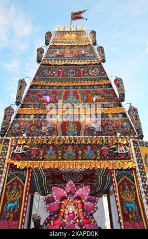 Festival de Sappram Thiruvizha à un temple hindou tamoul en Ontario, au Canada, en Ontario, sur 21 juillet 2017. Ce festival fait partie du festival de 15 jours qui honore Lord Ganesh qui culmine avec la procession extravagante de chars. Au cours de cette puja, une idole du Seigneur Ganesh est perlée autour du temple tandis que les prières sont exécutées par les prêtres hindous. (Photo de Creative Touch Imaging Ltd./NurPhoto) *** Veuillez utiliser le crédit du champ de crédit *** Banque D'Images